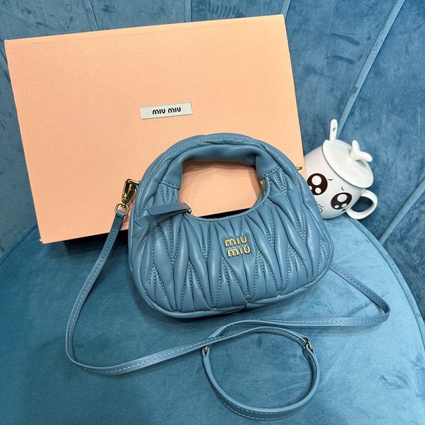 미우미우 완더 마테라쎄 나파 가죽 호보 미니 백 / 민트 [매장가260만]