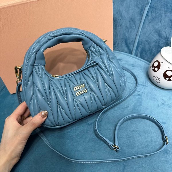 미우미우 완더 마테라쎄 나파 가죽 호보 미니 백 / 민트 [매장가260만]