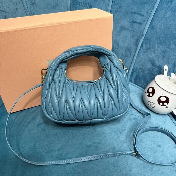 미우미우 완더 마테라쎄 나파 가죽 호보 미니 백 / 민트 [매장가260만]