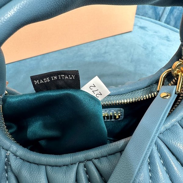 미우미우 완더 마테라쎄 나파 가죽 호보 미니 백 / 민트 [매장가260만]