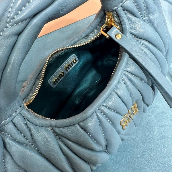 미우미우 완더 마테라쎄 나파 가죽 호보 미니 백 / 민트 [매장가260만]