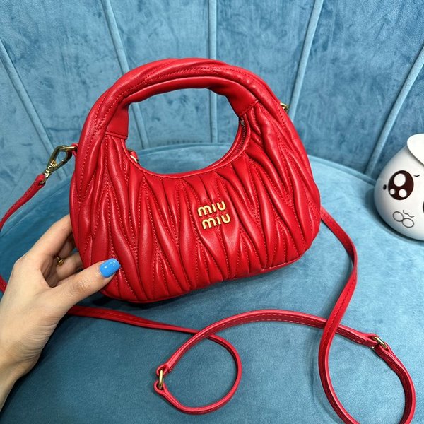미우미우 완더 마테라쎄 나파 가죽 호보 미니 백 / 레드 [매장가260만]