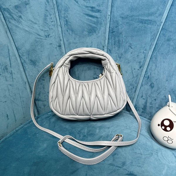 미우미우 완더 마테라쎄 나파 가죽 호보 미니 백 / 그레이 [매장가260만]