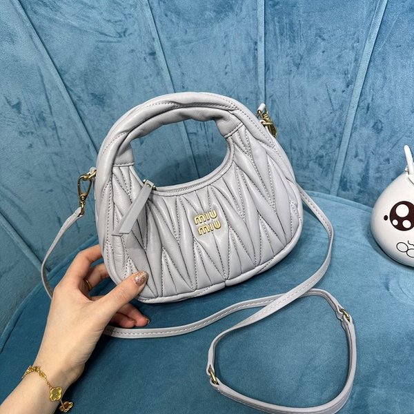 미우미우 완더 마테라쎄 나파 가죽 호보 미니 백 / 그레이 [매장가260만]