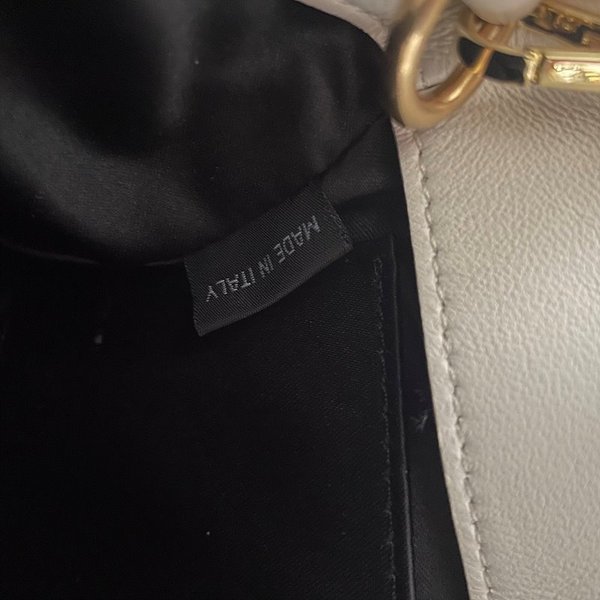 미우미우 마테라쎄 나파 가죽 핸드백 / 화이트 [325만]