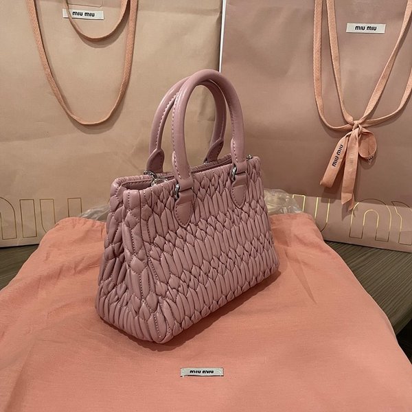 미우미우 마테라쎄 나파 가죽 핸드백 / 핑크 [325만]