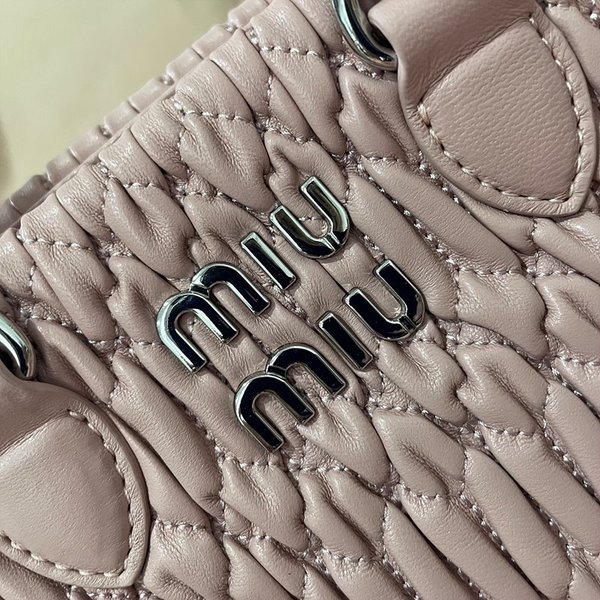 미우미우 마테라쎄 나파 가죽 핸드백 / 핑크 [325만]