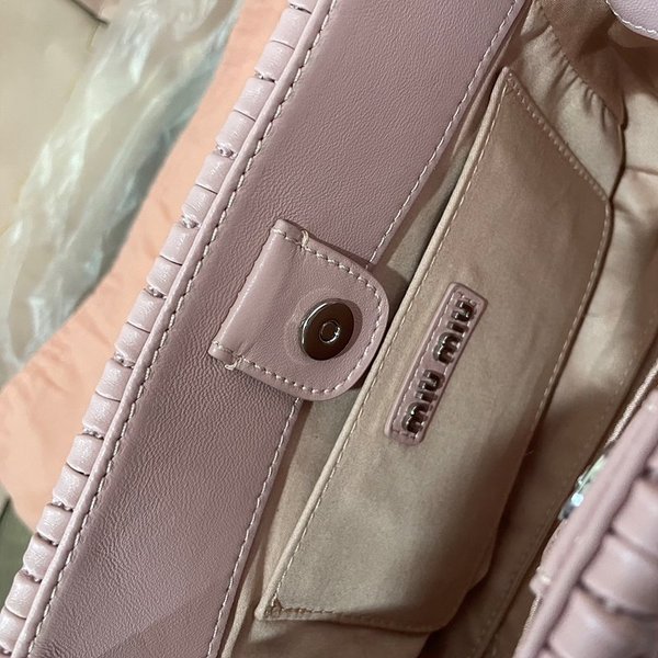 미우미우 마테라쎄 나파 가죽 핸드백 / 핑크 [325만]