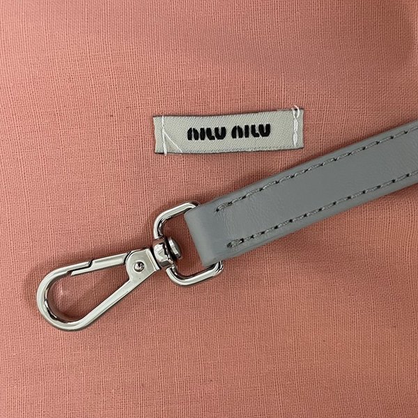 미우미우 마테라쎄 나파 가죽 핸드백 / 블루카운터 [325만]