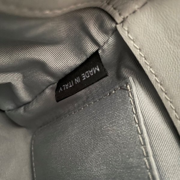 미우미우 마테라쎄 나파 가죽 핸드백 / 블루카운터 [325만]