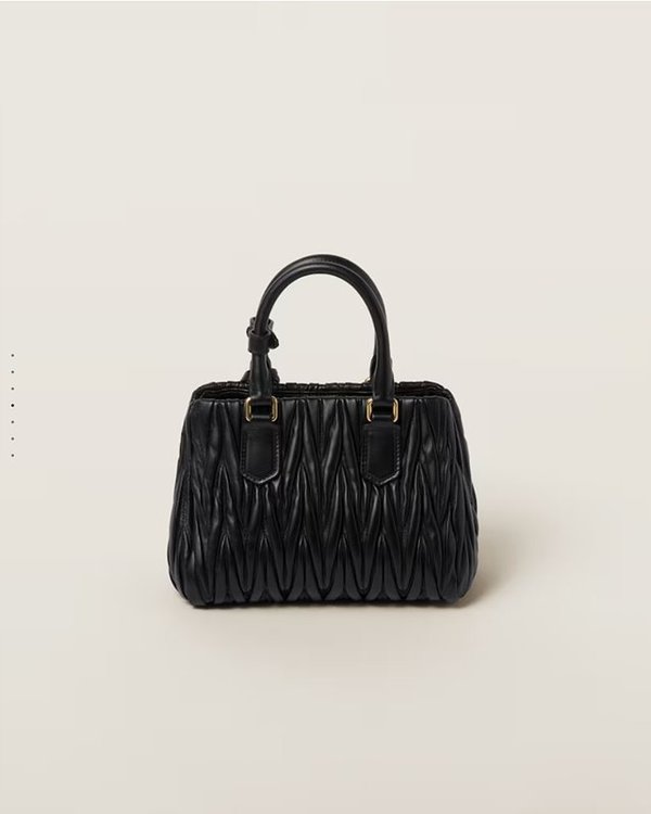 미우미우 마테라쎄 나파 가죽 핸드백 / 블랙 [325만]