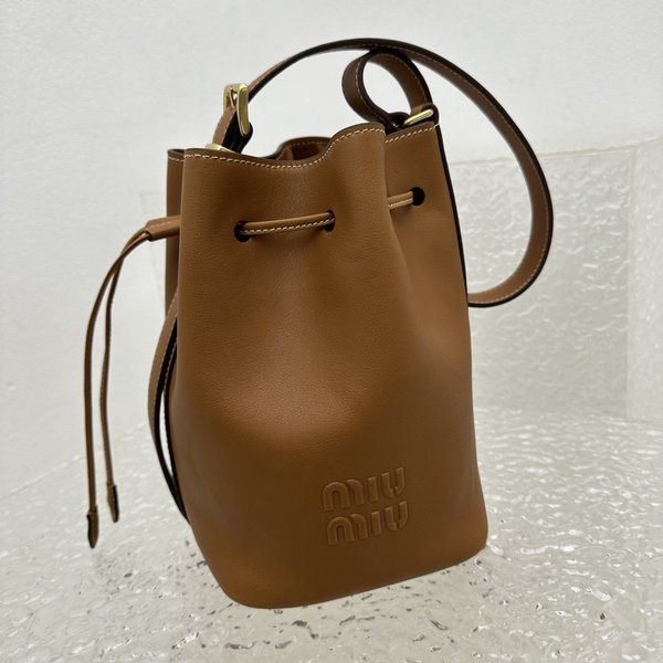 미우미우 가죽 버킷 백 / 꼬냑 [매장가315만원대]