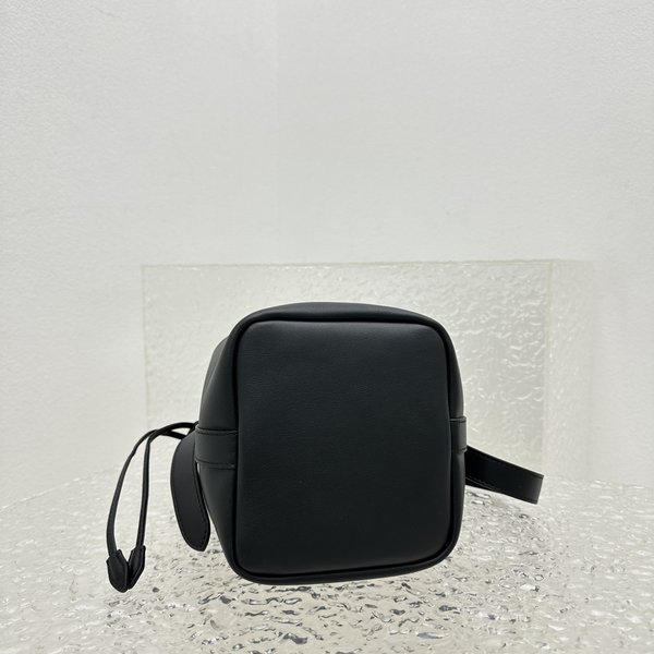 미우미우 가죽 버킷 백 / 블랙 [매장가315만원대]