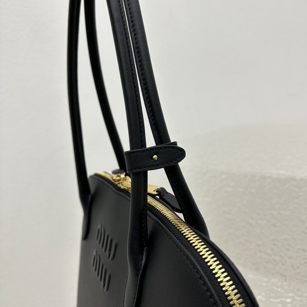 미우미우 가죽 백 / 블랙 [매장가550만원대]