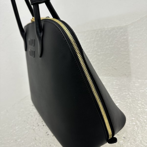 미우미우 가죽 백 / 블랙 [매장가550만원대]
