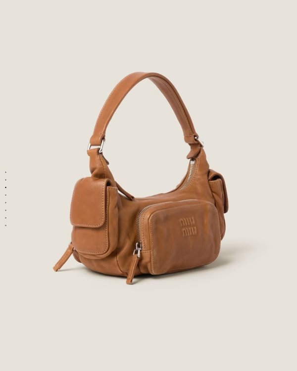 미우미우 나파 가죽 포켓 백 [매장가485만원대]