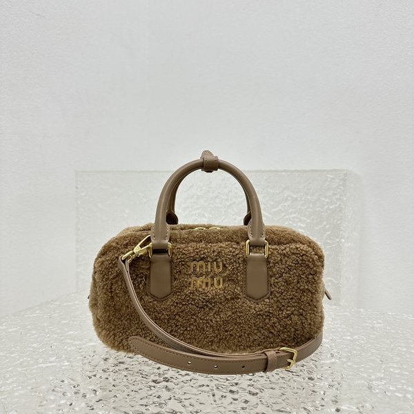미우미우 아르카디 램울 핸드 백 / 베이지 [매장가 420만원대]