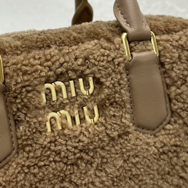 미우미우 아르카디 램울 핸드 백 / 베이지 [매장가 420만원대]