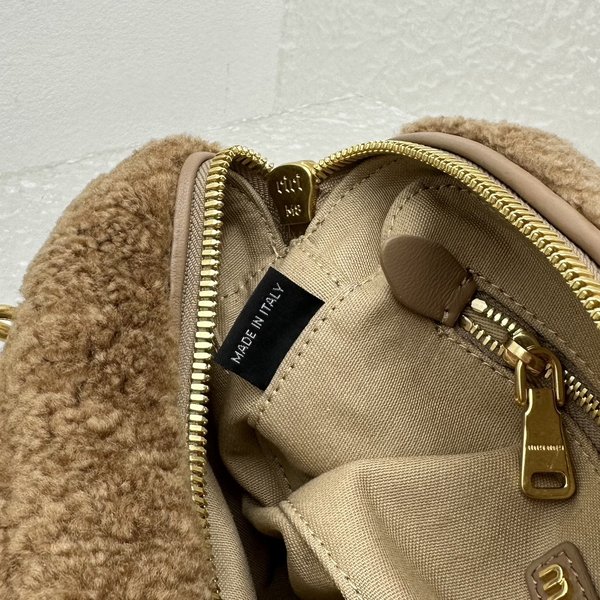 미우미우 아르카디 램울 핸드 백 / 베이지 [매장가 420만원대]