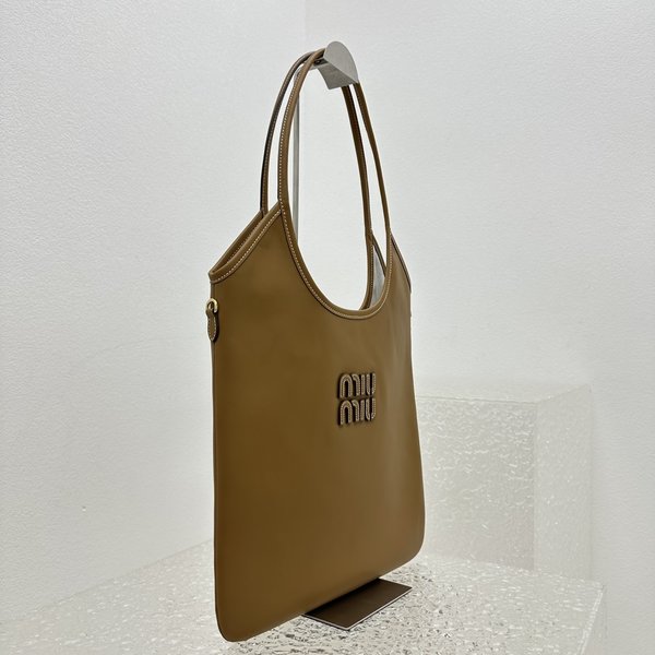 미우미우 아이비 아플리케 가죽 토트 백 / 브라운 [매장가265만원대]
