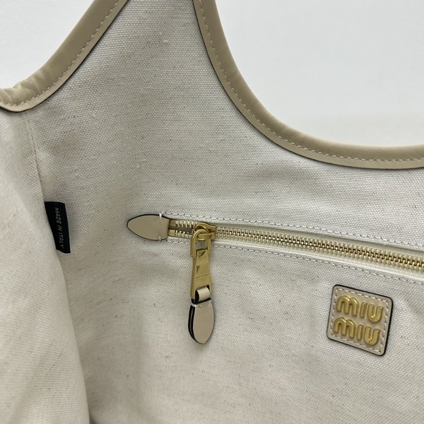 미우미우 아이비 아플리케 가죽 토트 백 / 살구 [매장가265만원대]