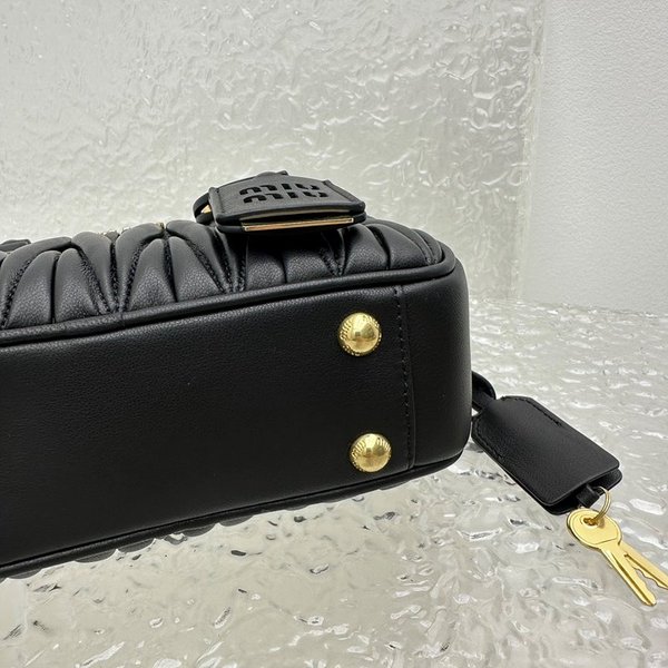 미우미우 아르카디 마테라쎄 나파 가죽 가방 블랙 [매장가 360만원대]