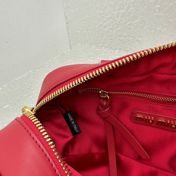 미우미우 아르카디 가죽 백 레드 [매장가 340만원대]