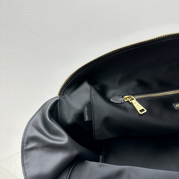 미우미우 가죽 탑 핸들 백 블랙 [매장가 470만원대]