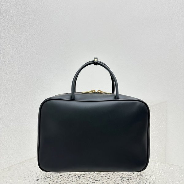 미우미우 가죽 탑 핸들 백 블랙 [매장가 470만원대]