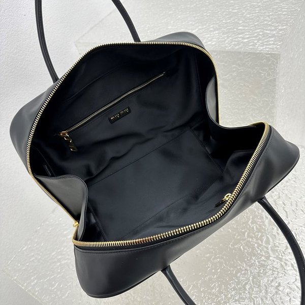 미우미우 가죽 탑 핸들 백 블랙 [매장가 470만원대]