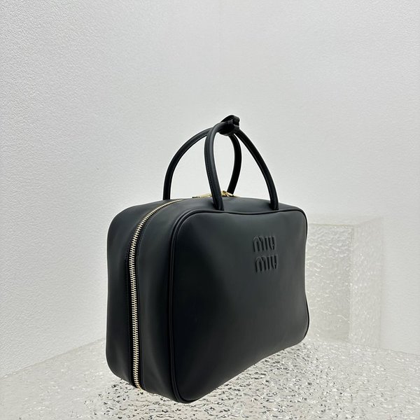 미우미우 가죽 탑 핸들 백 블랙 [매장가 470만원대]