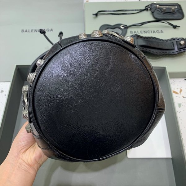 발렌시아가 여성 LE CAGOLE 스몰 버킷 백 [매장가 320만원대]