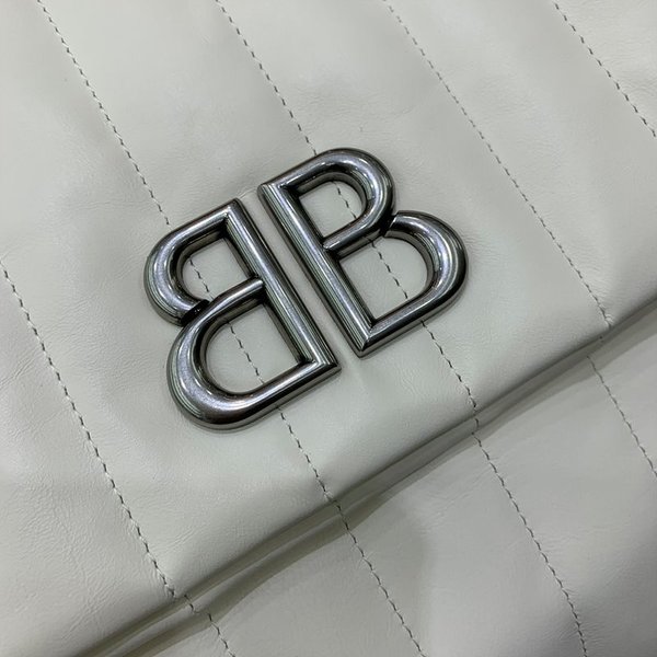 발렌시아가 모나코 퀼트 체인백 미디움 / 화이트 [매장가428만원대]