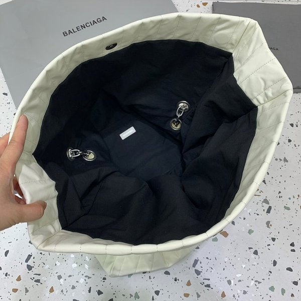 발렌시아가 모나코 퀼트 체인백 라지 / 화이트 [매장가580만원대]