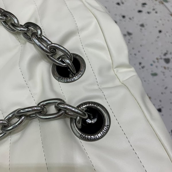 발렌시아가 모나코 퀼트 체인백 라지 / 화이트 [매장가580만원대]