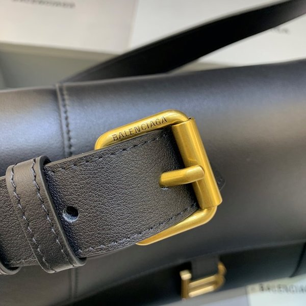 발렌시아가 DOWNTOWN 숄더백 미디움 / 블랙골드 [매장가320만원대]