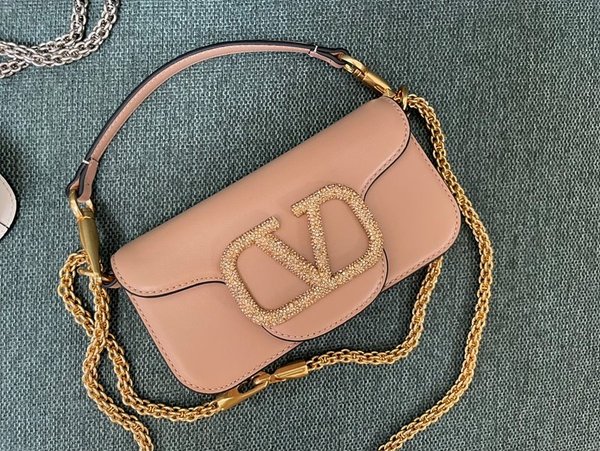 발렌티노 보석 로고로 장식된 로코 스몰 숄더백 푸드로 [매장가 400만원대]