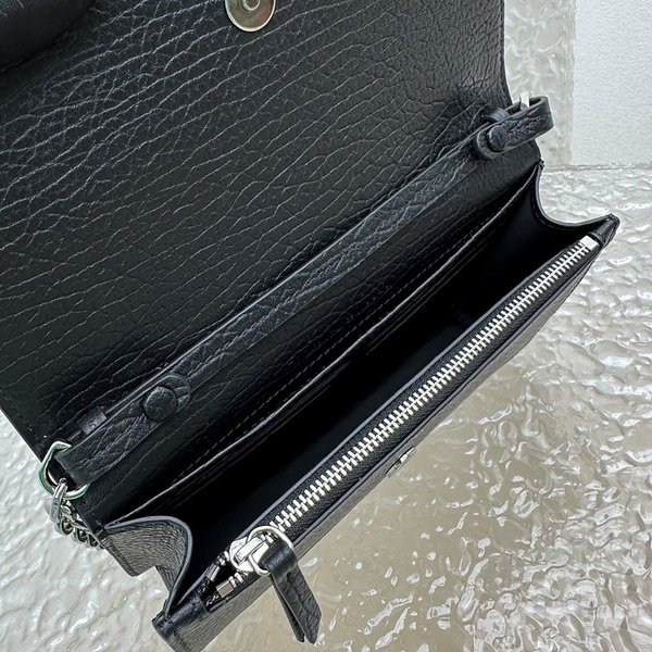 마르지엘라 Four Stitches 체인 지갑 [매장가 110만원대]