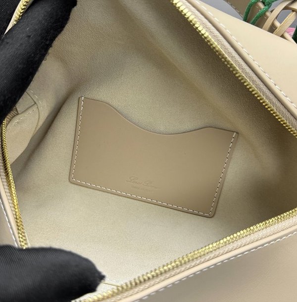 로로피아나 엑스트라 백 L23 [매장가 563만원대]