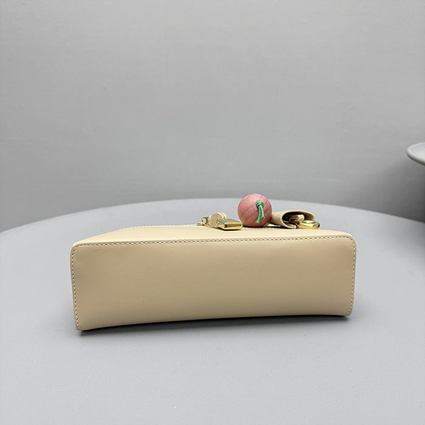 로로피아나 엑스트라 백 L23 [매장가 563만원대]