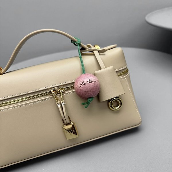 로로피아나 엑스트라 백 L23 [매장가 563만원대]