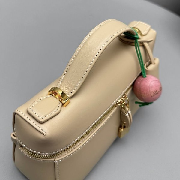 로로피아나 엑스트라 백 L23 [매장가 563만원대]