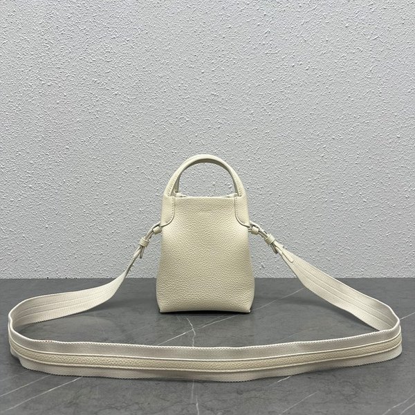 로로피아나 베일 스몰 백 [매장가 490만원대]