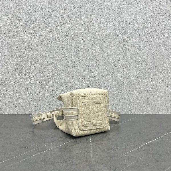 로로피아나 베일 스몰 백 [매장가 490만원대]