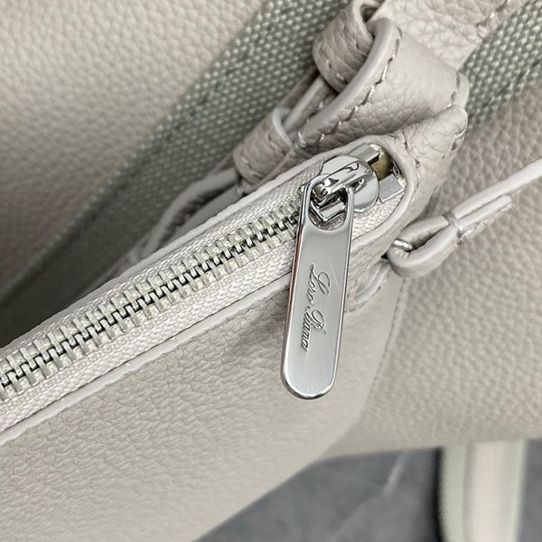 로로피아나 베일 스몰 백 [매장가 490만원대]