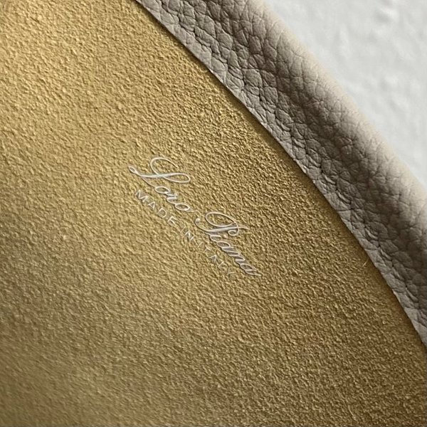 로로피아나 베일 스몰 백 [매장가 490만원대]