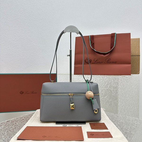 로로피아나 엑스트라 백 텍스처드 카프스킨 카옌 [매장가 520만원대]