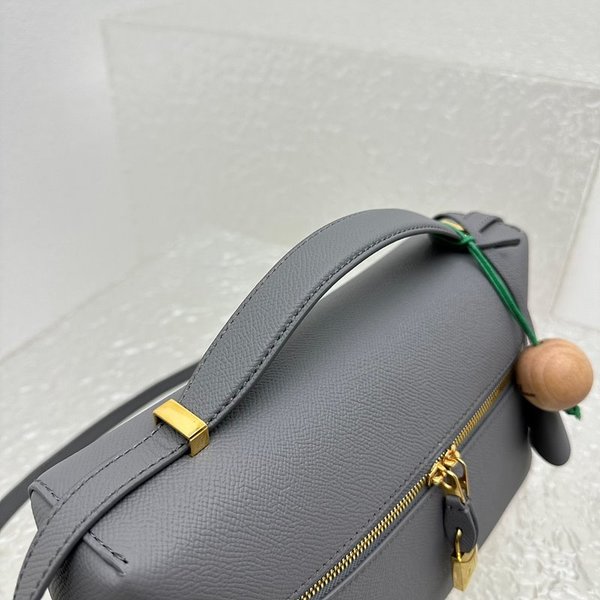 로로피아나 엑스트라 백 텍스처드 카프스킨 카옌 [매장가 520만원대]