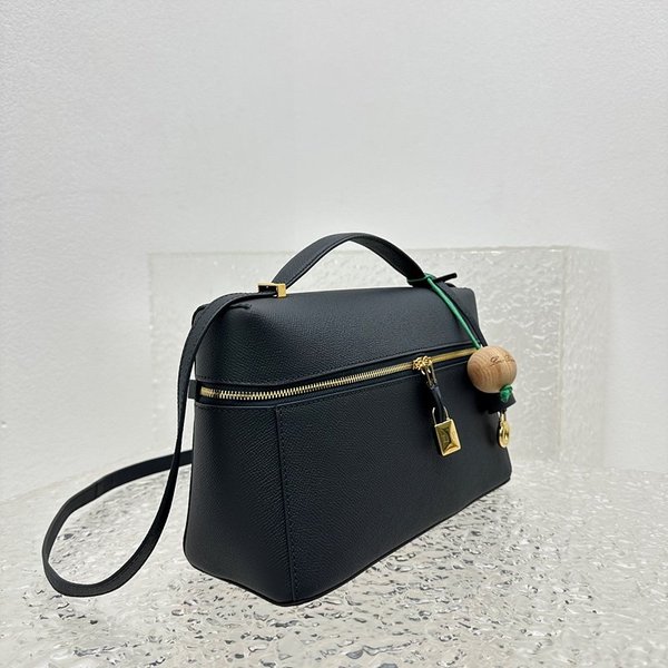 로로피아나 엑스트라 백 텍스처드 카프스킨 블루 네이비 [매장가 520만원대]