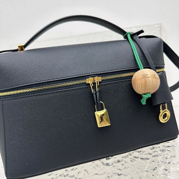 로로피아나 엑스트라 백 텍스처드 카프스킨 블루 네이비 [매장가 520만원대]